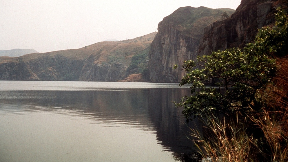 Vulkanismus: Nios-See in Kamerun, hier war 1986 einer der größten Vulkanausbrüche aller Zeiten. | Bild: picture-alliance/dpa