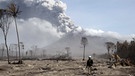 Vulkan Merapi auf Java 2010, der Ausbruch gehört zu den größten Vulkanausbrüchen der Geschichte. Vulkenausbrüche haben weite Landstriche verwüstet, viele Menschenleben gefordert, manche sogar das Klima verändert. Welche Vulkane haben während der vergangenen 200 Jahre für Furore gesorgt?  | Bild: picture-alliance/dpa