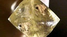 Dank Vulkanismus: Ungeschliffener Diamant aus der Kimberley-Mine, Südafrika | Bild: picture-alliance/dpa