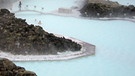 Dank Vulkanismus: Thermalbad bei Reykjavik inmitten von Lava-Gestein | Bild: picture-alliance/dpa