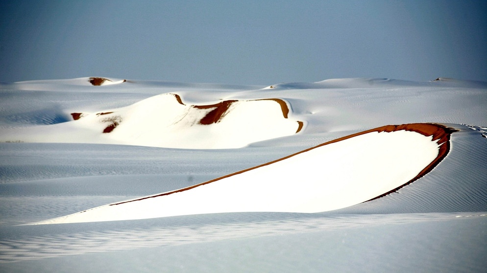 Winter in der Taklamakan-Wüste, einer großen Binnenwüste im Landesinneren von Zentralasien. | Bild: picture-alliance/dpa