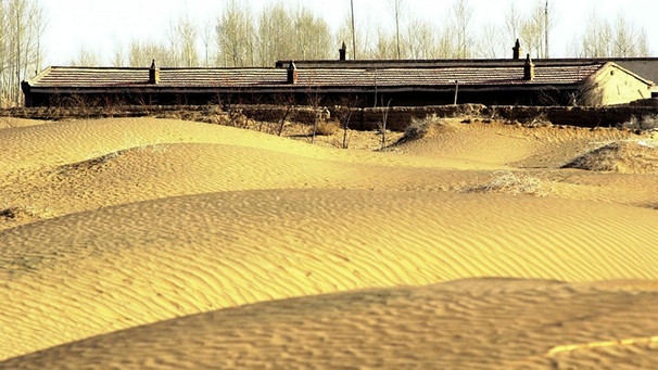 Wird immer mehr zur Wüste, im Fachjargon Desertifikation genannt: Minqin in China | Bild: picture-alliance/dpa