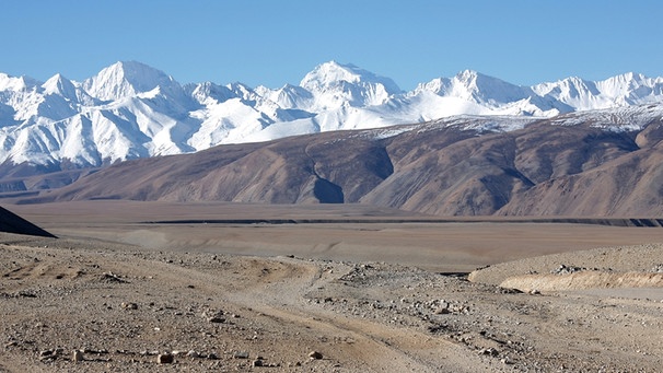 Schotterpiste in tibetischer Wüste | Bild: picture-alliance/dpa