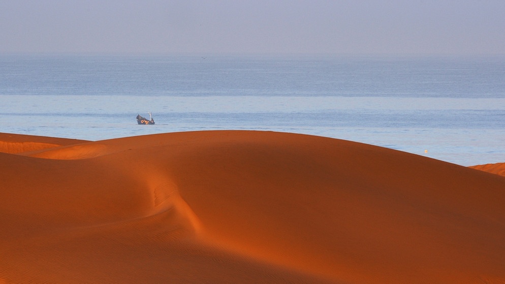 Die größte Wüste der Erde ist die Sahara. Hier ein Bild von der Sahara bei Agadir in Marokko | Bild: picture-alliance/dpa