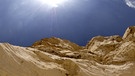 Sahara: Windschliff in der Weißen Wüste in Ägypten. Bezieht man Halbwüsten mit ein, gehören den Wüsten mit rund 50 Millionen Quadratkilometern von allen Landschaftsformen der Erde die größte Fläche. Ein faszinierender Lebensraum für eine besondere Tier-und Pflanzenwelt. Hier erfahrt ihr spannende Fakten über die trockensten Gebiete der Welt. | Bild: picture-alliance/dpa