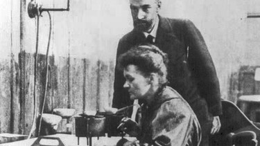 Marie Curie neben ihrem Mann Pierre | Bild: picture-alliance/dpa