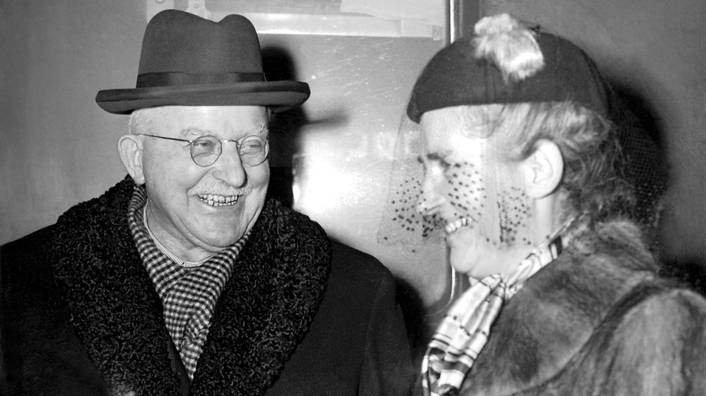 Hermann Staudinger, hier mit Ehefrau Magda, erhielt 1953 den Chemie-Nobelpreis | Bild: picture-alliance/dpa