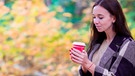 Frau mit einem Becher Kaffee | Bild: colourbox.com