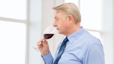 Mit dem Ig-Nobelpreis 2018 wurde eine Studie ausgezeichnet, wonach Weinkenner riechen, ob sich eine Fliege in ihrem Weinglas befindet. | Bild: colourbox.com