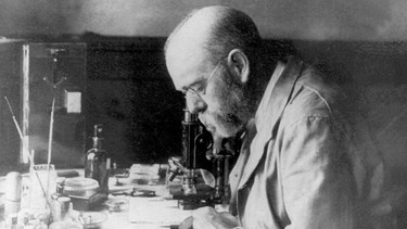 Robert Koch, der Entdecker des Tuberkulose-Erregers, erhielt den Medizin-Nobelpreis 1905 | Bild: picture-alliance/dpa