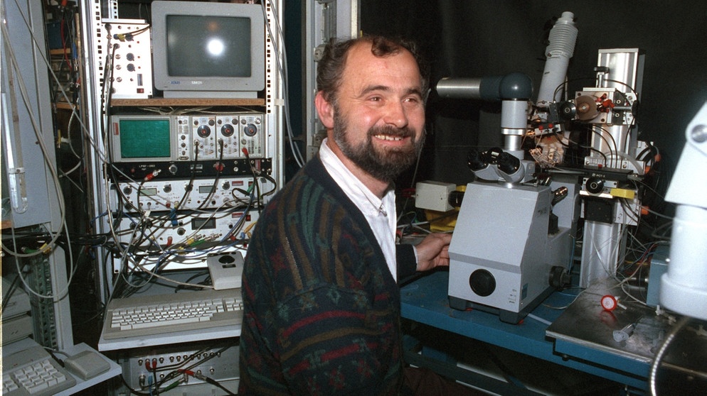 Erwin Neher erhält zusammen mit Bert Sakmann den Medizin-Nobelpreis 1991 | Bild: picture-alliance/dpa