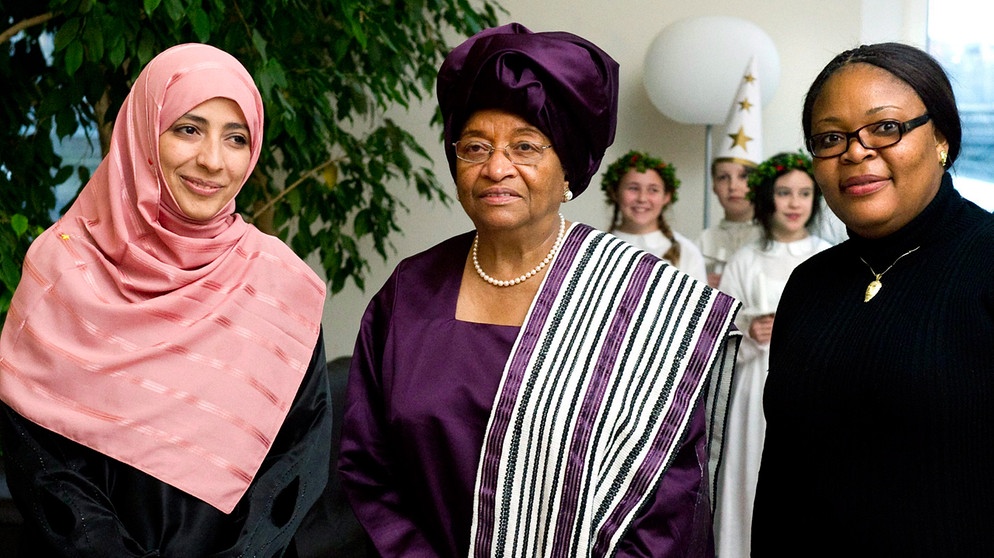 Tawakkul Karman, Ellen Johnson Sirleaf, Leymah Gbowee (v.l.n.r.) sind mit dem Friedensnobelpreis 2011 ausgezeichnet worden | Bild: picture-alliance/dpa