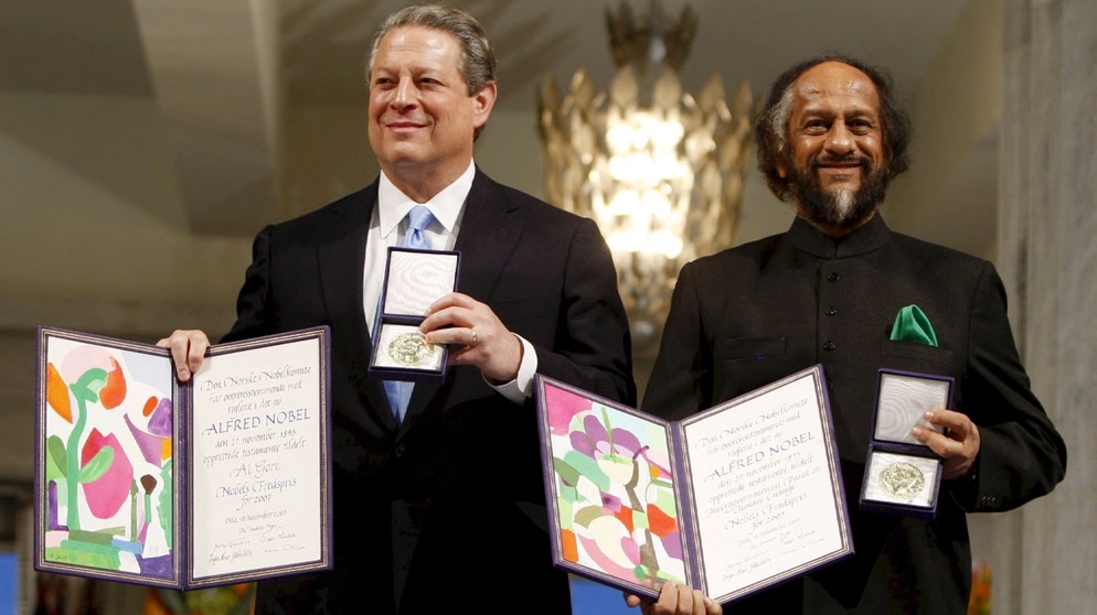 Friedensnobelpreisträger Al Gore und der UN-Klimarat IPCC, vertreten durch Jajendra Pachauri | Bild: picture-alliance/dpa