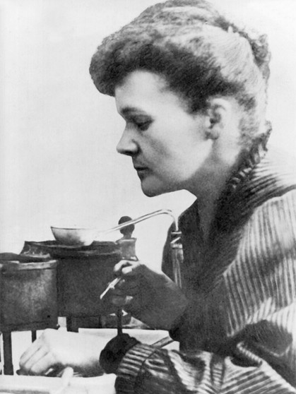 Nobelpreisträgerin Marie Curie im Labor | Bild: picture-alliance/dpa