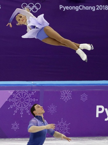 Aljona Savchenko und Bruno Massot - Sieger im Eiskunstlauf bei den Olympischen Spielen in Pyeongchang, Südkorea 2018 | Bild: picture-alliance/dpa/ZUMAPRESS.com
