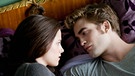 Berühmter Filmkuss: Bella (Kristen Stewart) und Edward (Robert Pattinson): Eclipse - Biss zum Abendrot | Bild: picture-alliance/dpa