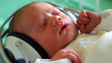Musiktherapie für Säuglinge | Bild: picture-alliance/dpa
