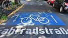 Radwege in der Stadt. Nudging soll helfen mehr gesundes und nachhaltiges Verhalten in der Stadt zu fördern.  | Bild: picture-alliance/dpa/Frank May