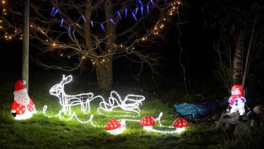 Grüne Weihnachten sind auch in Bayern die Regel nicht die Ausnahme. Weihnachtsstimmung holt sich manch einer dann mit Weihnachtsschmuck in den Garten. | Bild: picture alliance/M.i.S./Sportpressefoto