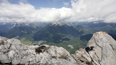 Gipfelgrat auf der Zugspitze bei Garmisch-Partenkirchen | Bild: picture-alliance/dpa