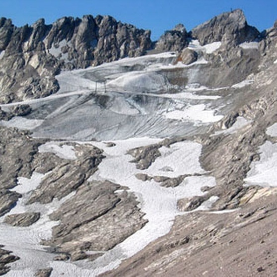 Blick auf den südlichen Schneeferner-Gletscher auf dem Zugspitzplatt im Jahr 2005. | Bild: www.bayerische-gletscher.de/W. Hagg