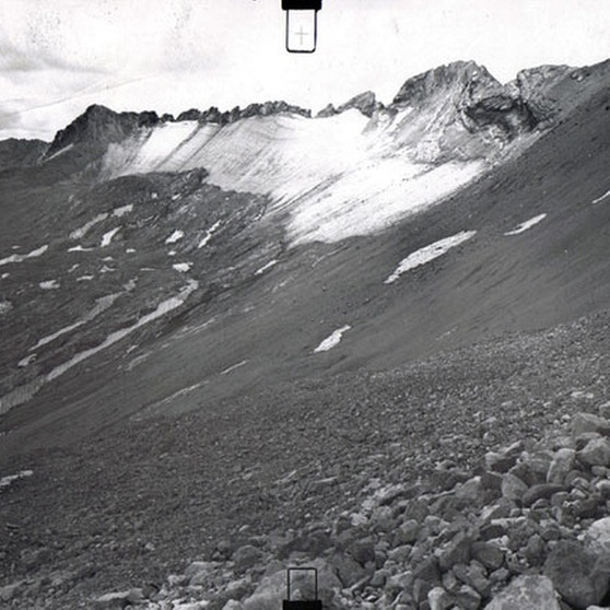 Blick auf den südlichen Schneeferner-Gletscher auf dem Zugspitzplatt im Jahr 1952. | Bild: www.bayerische-gletscher.de
