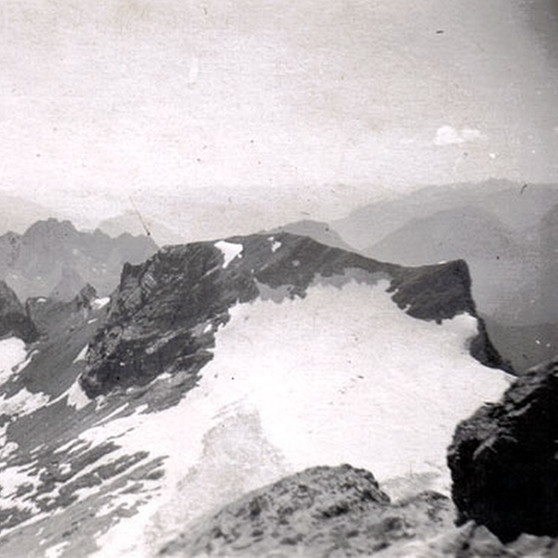 Blick auf den Nördlichen Schneeferner-Gletscher auf dem Zugspitzplatt im Jahr 1942. | Bild: www.bayerische-gletscher.de