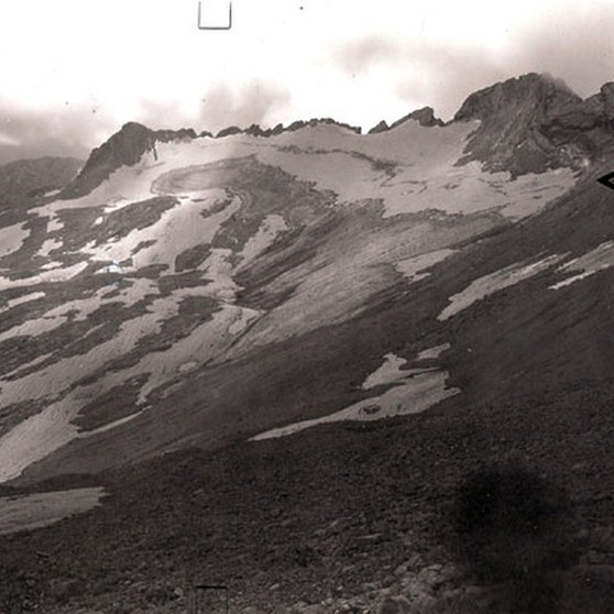 Blick auf den südlichen Schneeferner-Gletscher auf dem Zugspitzplatt im Jahr 1949. | Bild: www.bayerische-gletscher.de