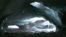 Schmelzende Gletscher bieten besondere Einblicke. Wenn es immer weniger schneitund die Sommer zu warm sind, wird die Eisschicht immer dünner. | Bild: BR/Gut zu wissen