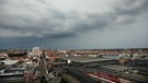 Alles grau in München. Das gute Wetter macht eine Pause. Der Klimawandel nicht. | Bild: BR