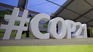 Logo des Klimagipfels COP21 in Paris. Bei dieser Klimakonferenz wurde im Dezember 2015 das neue Klimaabkommen von Paris verabschiedet. | Bild: picture-alliance/dpa