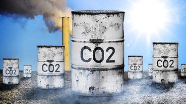 Symbolbild, Tonne mit CO2 Aufschrift. CO2-Emissionen aus Industrie und Verkehr tragen wesentlich zur Erderwärmung bei.  | Bild: picture alliance/Bildagentur-online