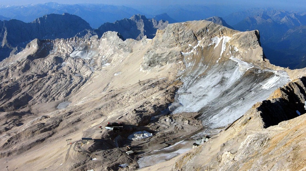 Blick auf den Nördlichen Schneeferner-Gletscher auf dem Zugspitzplatt im Jahr 2006. | Bild: www.bayerische-gletscher.de/W. Hagg
