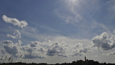Sonne und Wolken über Kloster Andechs | Bild: picture-alliance/dpa
