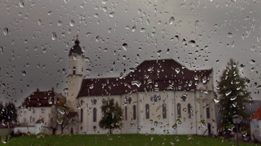 Niederschlag: Wieskirche bei Steingaden im Regen | Bild: picture-alliance/dpa