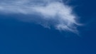 Das Wetter- und Wolken-Phänomen der Cirrus-Wolke. Es gibt verschiedene Arten von Wolken.  | Bild: picture-alliance/dpa