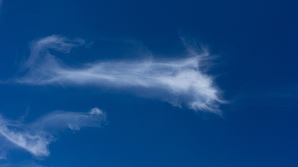 Das Wetter- und Wolken-Phänomen der Cirrus-Wolke. Es gibt verschiedene Arten von Wolken.  | Bild: picture-alliance/dpa