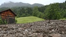 Im Bild:  Schlammlawine in Oberstdorf - Schlammlawinen oder Muren sind eine Mischung aus Wasser, Geröll und Holz, die mit großer Wucht vom Berg ins Tal abgehen. | Bild: dpa-Bildfunk