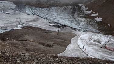 Risiko für Bergstürze: abnehmende Eisfläche - wie hier auf dem Schneeferner-Gletscher | Bild: picture-alliance/dpa
