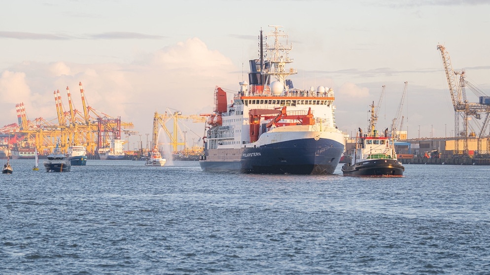Das Forschungsschiff Polarstern kehrt am 12. Oktober 2020 nach rund einjähriger Forschungsexpedition ins arktische Eis nach Bremerhaven zurück. Mit der Mosaic-Expedition hat das AWI den Zyklus des Eises am Nordpol erforscht. | Bild: picture alliance/dpa