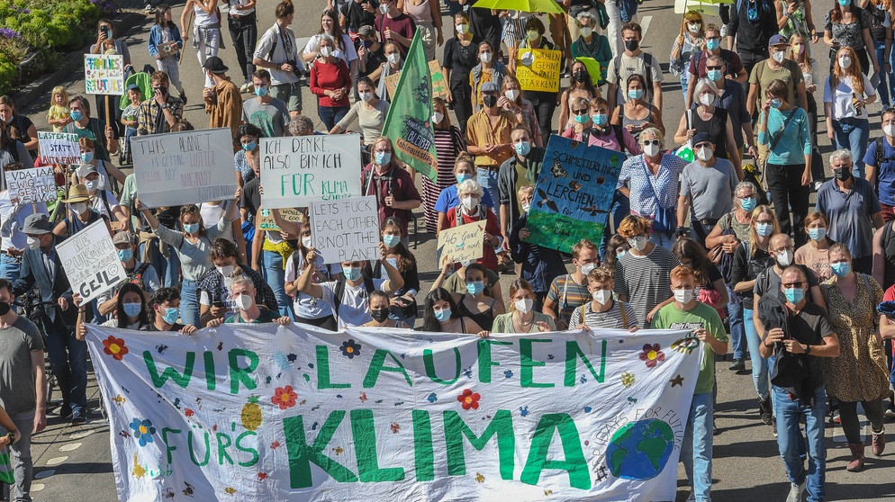 Klimaprotest: Reichen die Ziele aus dem Klimaschutzgesetz? | Bild: picture alliance / Winfried Rothermel
