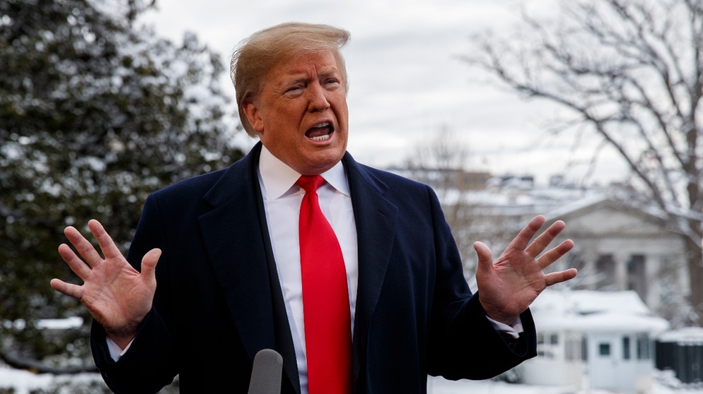 U.S.-Präsident Donald Trump vor dem Weißen Haus im Januar 2019 | Bild: picture alliance/AP Photo | Evan Vucci