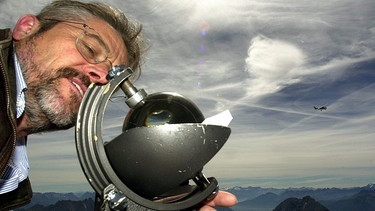 Meteorologe Manfred Kirsten auf der Wetterstation auf der Zugspitze | Bild: picture-alliance/dpa