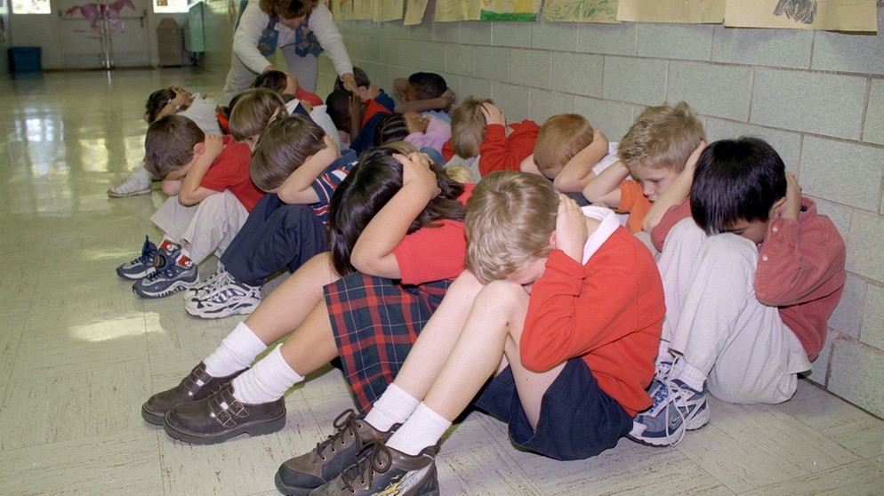 Tornado-Übung in einer Schule in den USA | Bild: picture-alliance/dpa