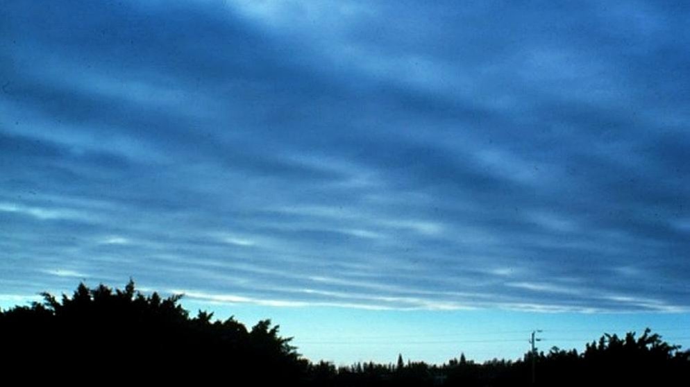 Wolke Stratus (St) = niedere Schichtwolke. Sonnenschein, Regen oder Gewitter: Wolken haben einen Einfluss auf das Wetter. Es gibt zehn Wolkengattungen und vier Wolkenfamilien. Auch Winde können die Wolkenbildung beeinflussen. Zudem wird untersucht, welchen Einfluss Wolken auf das Klima haben. | Bild: NOAA 