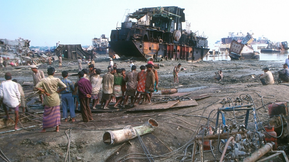 Abwrackwerft in Chittagong in Bangladesch | Bild: picture alliance / John Heeneman