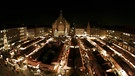 Nürnberger Christlkindlesmarkt erleuchtet den Nachthimmel.  | Bild: picture-alliance/dpa