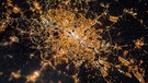 Satellitenbild von London bei Nacht (2015): Hellerleuchtete Häuser und Straßenzüge erhellen die Nacht. Lichtverschmutzung ist ein Problem in großen Städten. | Bild: NASA