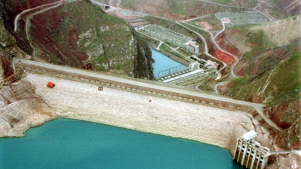 Tadschikistan: Wasserkraftwerk von Nurek  | Bild: picture-alliance/dpa