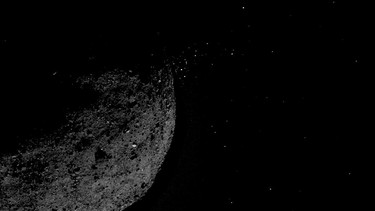 Asteroid Bennu stößt einen Partikelstrom aus. Diese Aufnahme machte die Asteroidensonde Osiris-Rex am 19. Januar 2019 - und fotografierte damit erstmalig einen Asteroiden, der Partikel ausstößt. | Bild: NASA/Goddard/University of Arizona/Lockheed Martin